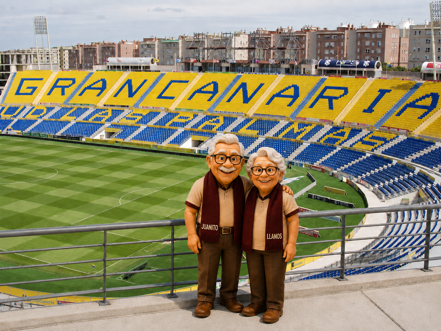 Juanito y Llanos con la bufanda granate en el Estadio de Gran Canaria antes del Las Palmas - Albacete